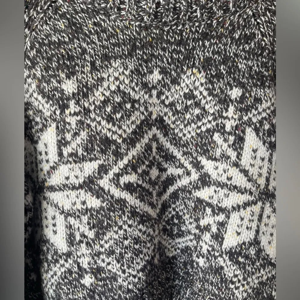 Funky Winter Snowflake Ruby Moon Sweater Size Medium - Image 3