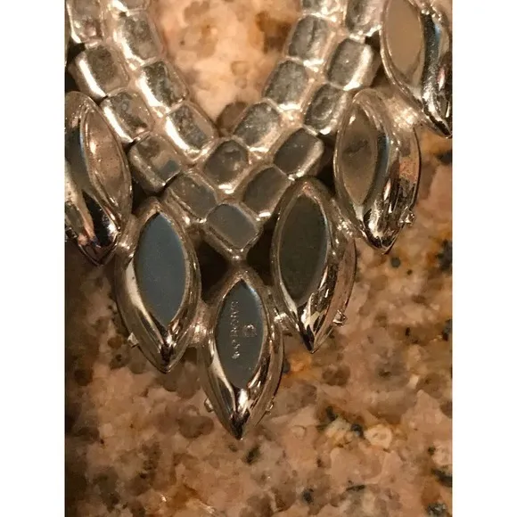 Sarah Covertry Vintage‎ Blue Aurora Borealis Stones on Silver Tone Brooch - Image 3