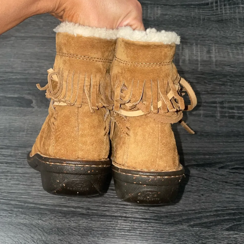 UGG Gaviota Suede Fringe Tie Boots Size 8 - Image 4