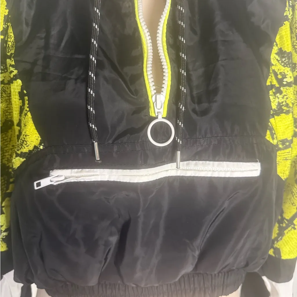 New Look Sport Black Neon Snake Print Cropped Windbreaker – M - Image 3