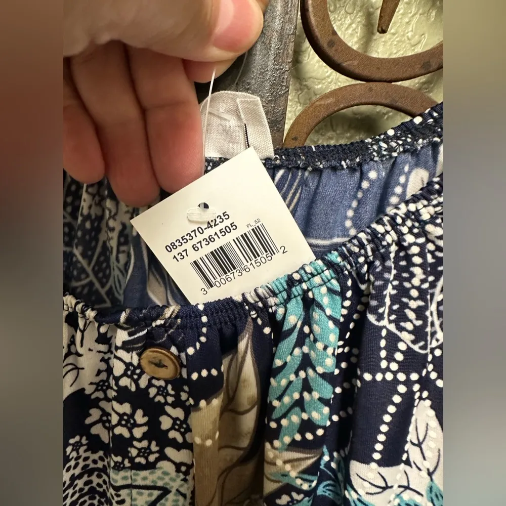 Exclusive One short sleeve vneck top - Image 6