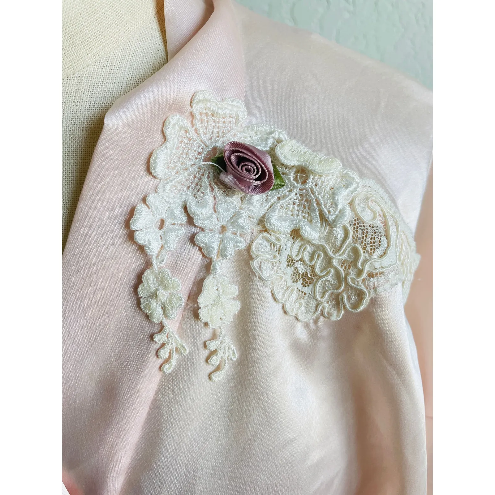 Vintage Intimate Concepts by Terry Russo Pink Floral Lace Applique Satin Robe Size M - Image 12
