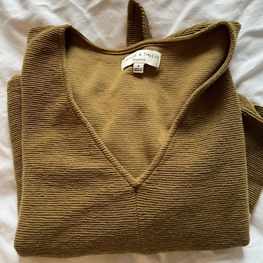 Like new: madewell texture & thread olive green knit v neck - Image 12