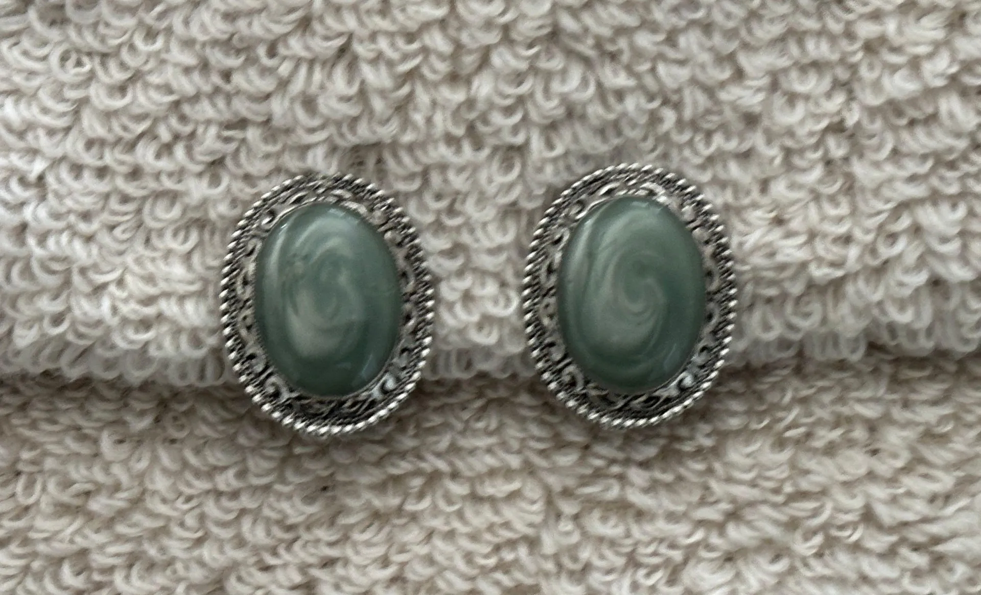 Fabulous Vintage Clip On Earrings Silver Tone W Green Enamel Center - Image 3