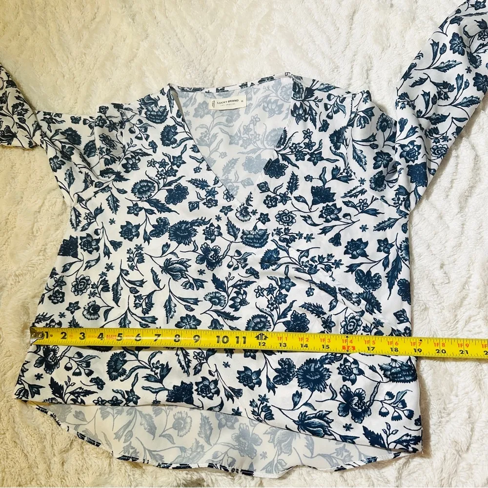 Lucky Brand Size XS Navy White Surplice Blouse Top Business Casual Preppy Chic - Image 11