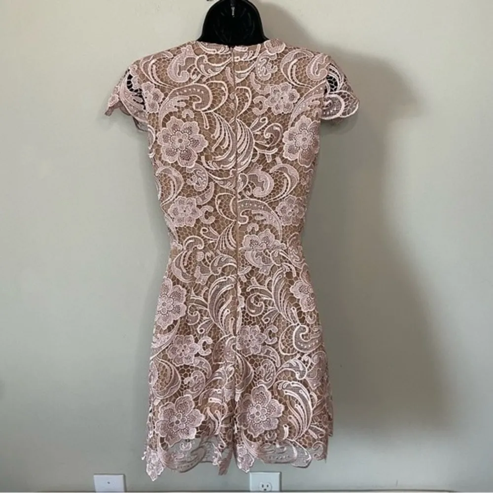 Dress the Population Juliette Plunge Lace Romper Size Small Nude Pink - Image 6