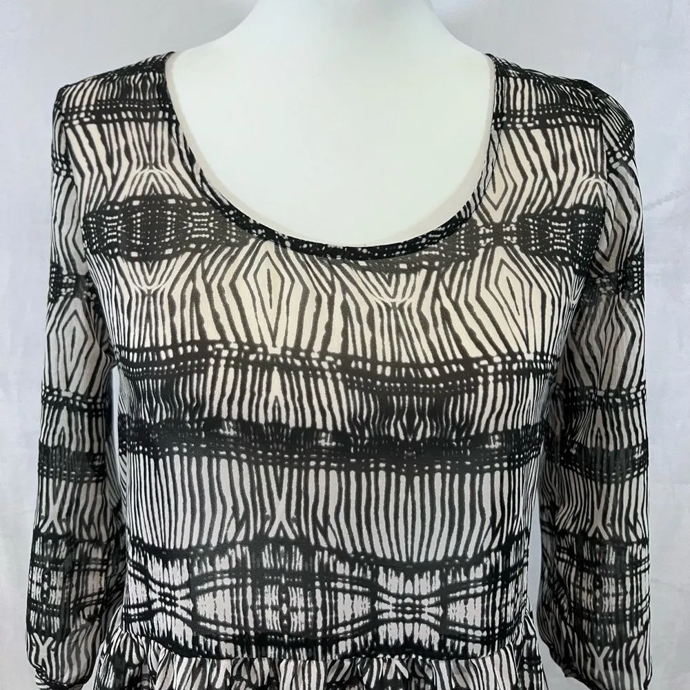 Black and white long sleeve abstract print backless peplum top size small - Image 3
