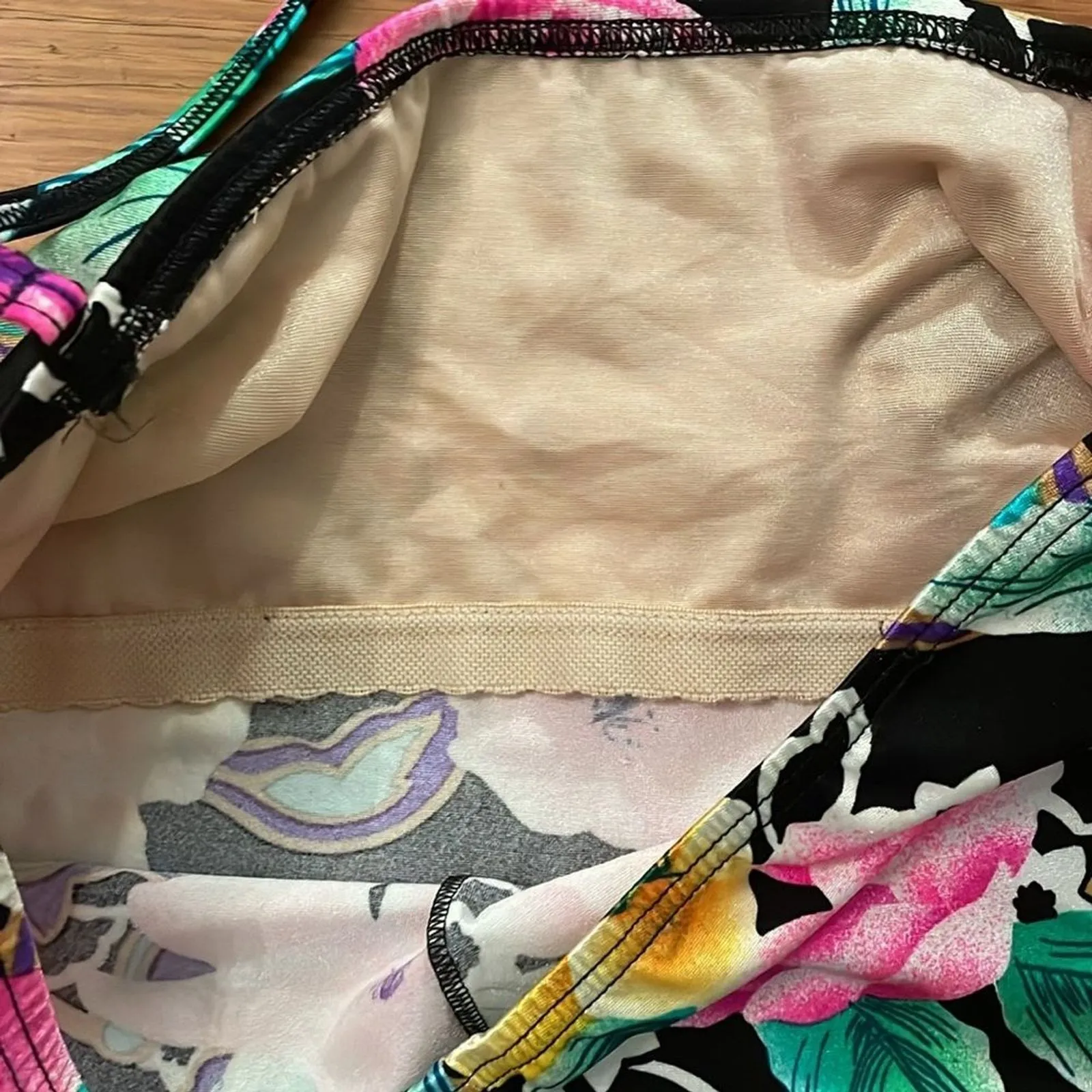 WonderBra by Christina Vintage Black Floral Swimsuit Womens Size 14 36BC Ruffle - Image 11