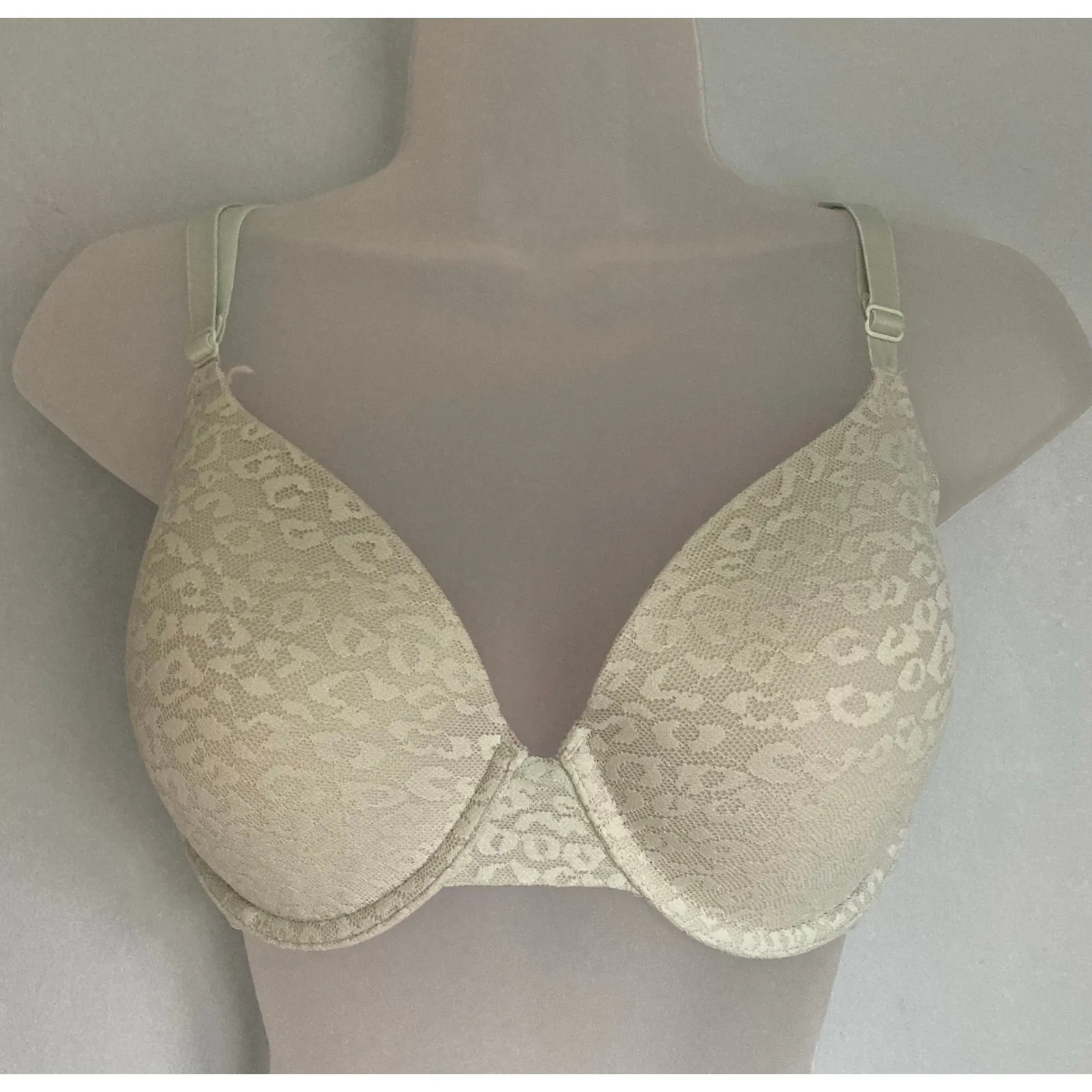 PINK Victoria's Secret Bra 34DD Lightly Lined Animal Pattern Lace Green Size undefined - Image 1