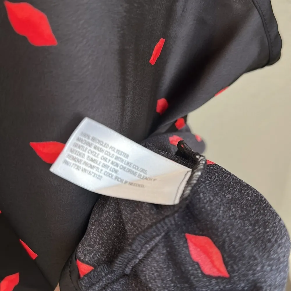 Black and Red lips print Women's Camisole Size XL - Image 5