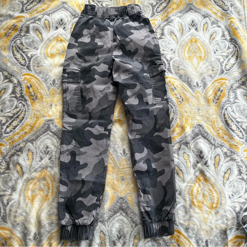 Hollister camo high rise cargo joggers size XS - Image 5