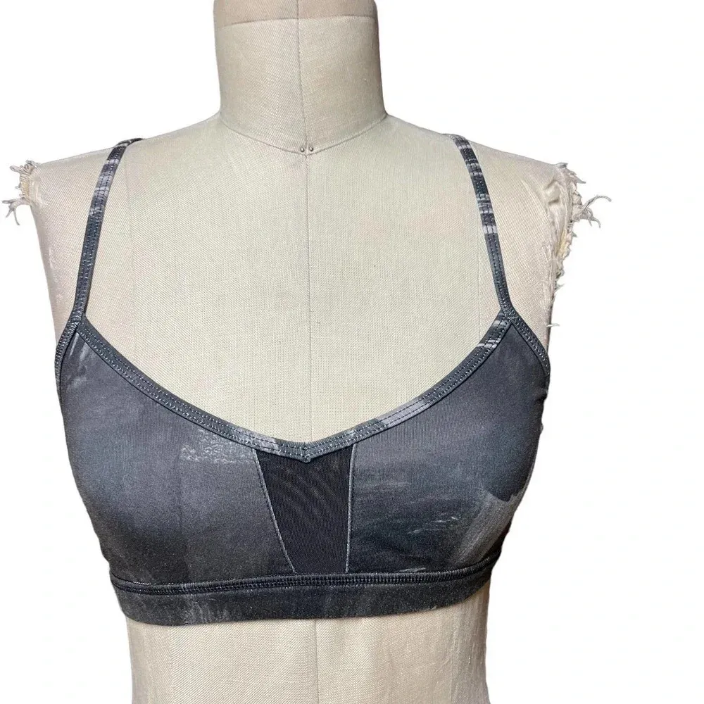 Alo Yoga Goddess Sports Bra Mesh Abstract Print Crisscross Gray Black Size Small - Image 3
