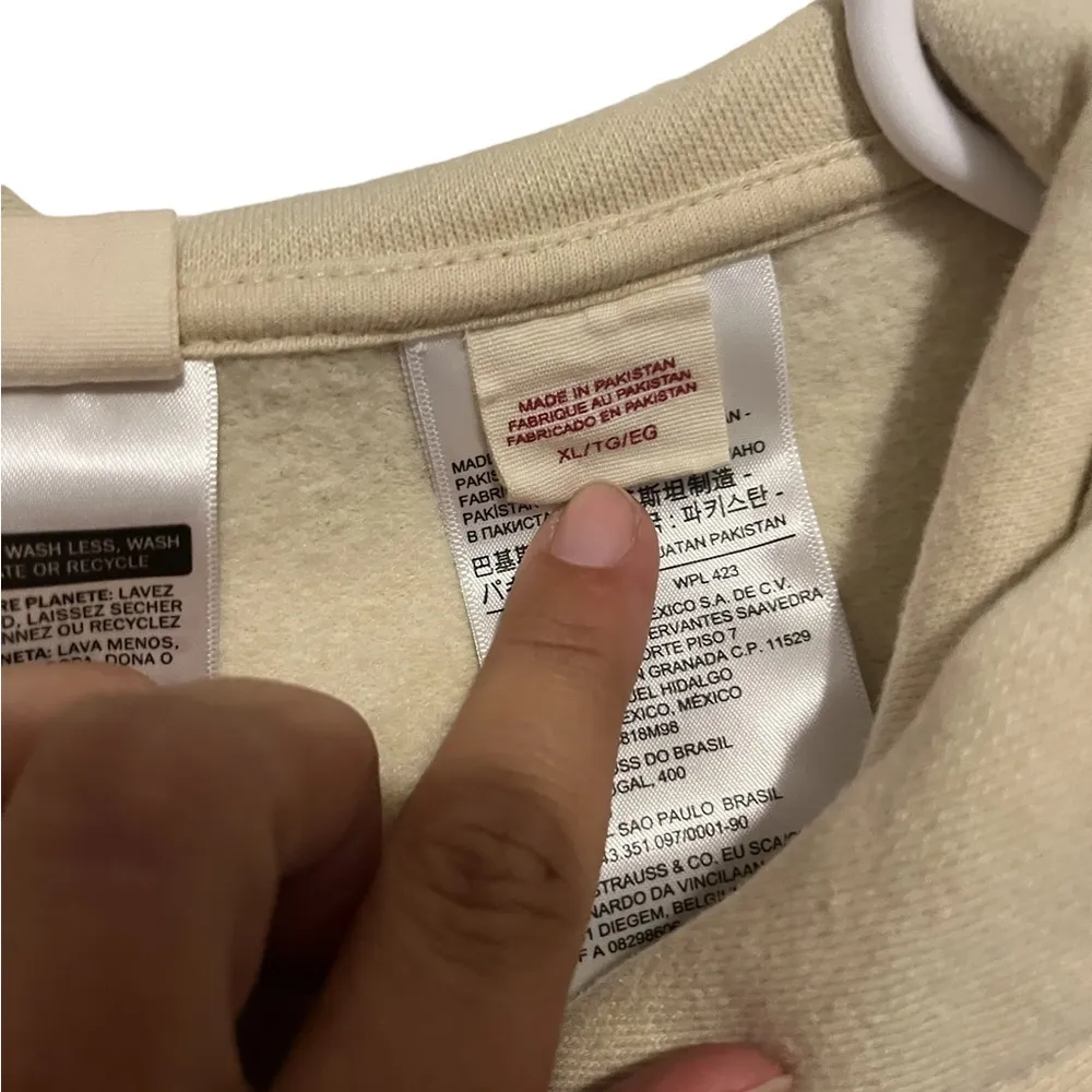 Levi's Women's Beige Laundry Day
Crop Hoodie Sweatshirt size xl - Image 2