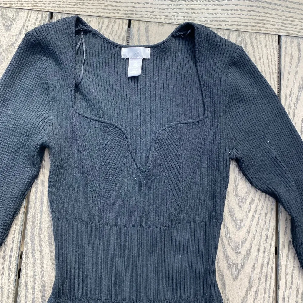 Black size small Bodycon long sleeve sweetheart neckline maxi dress - Image 6