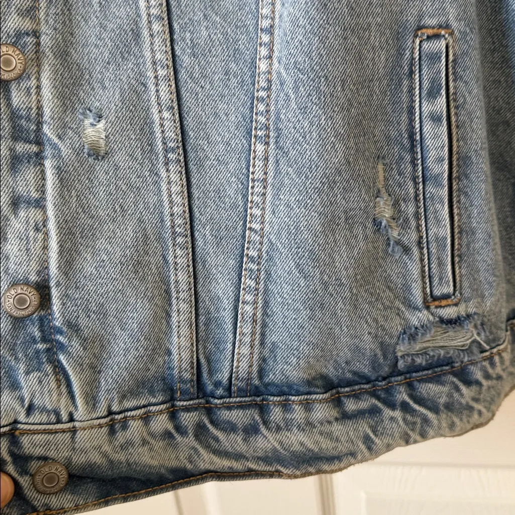 Old Navy Light Blue Distressed Denim Jacket. - Image 6