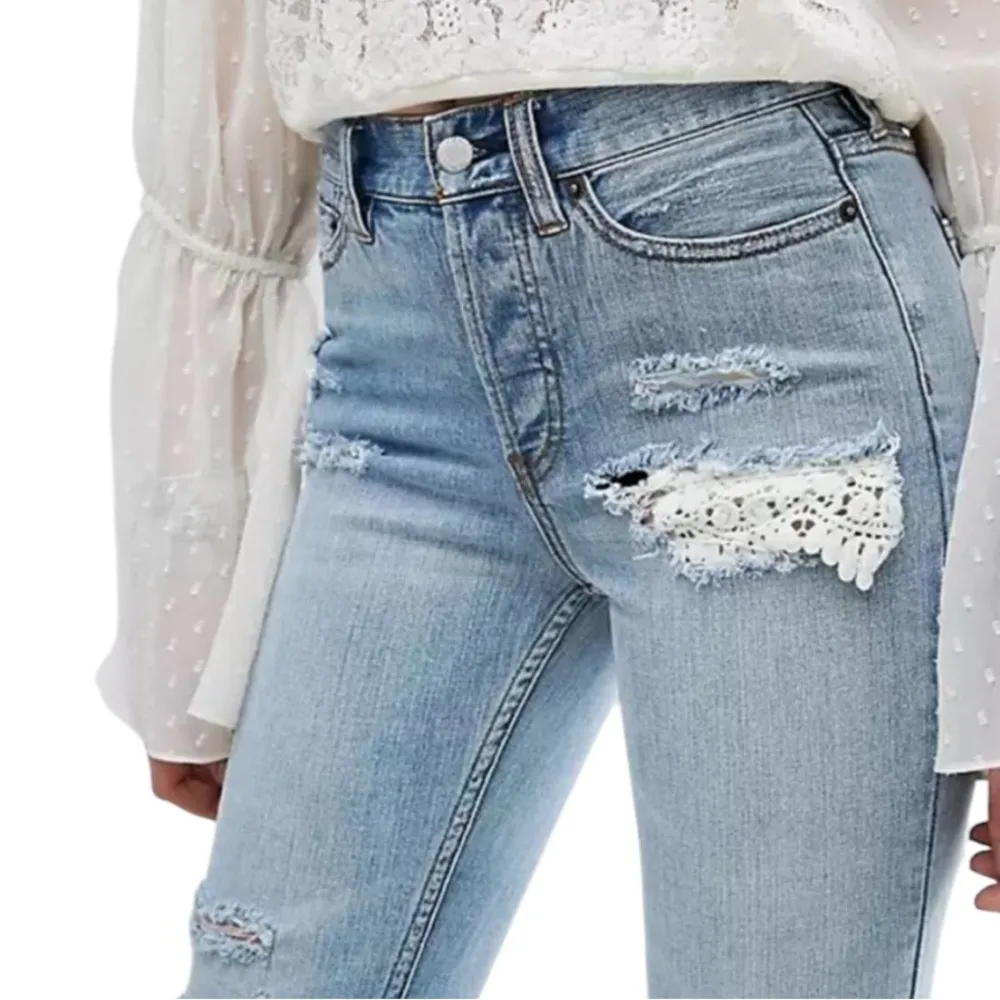 Free People Lacey Stilt Distressed Denim Lace Trim Jeans Light Blue Size 28 - Image 4