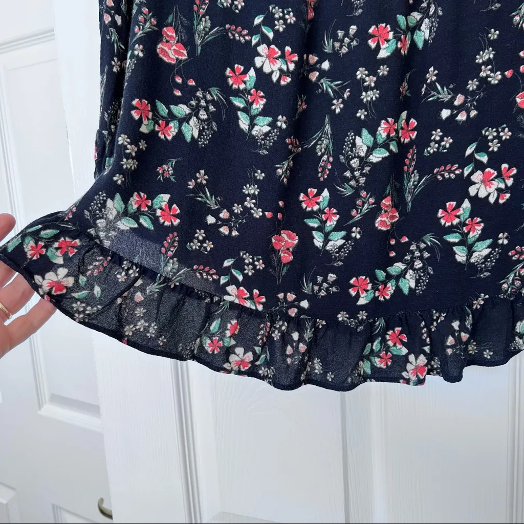 Gap  Navy Floral top boho flowy round neck S - Image 4