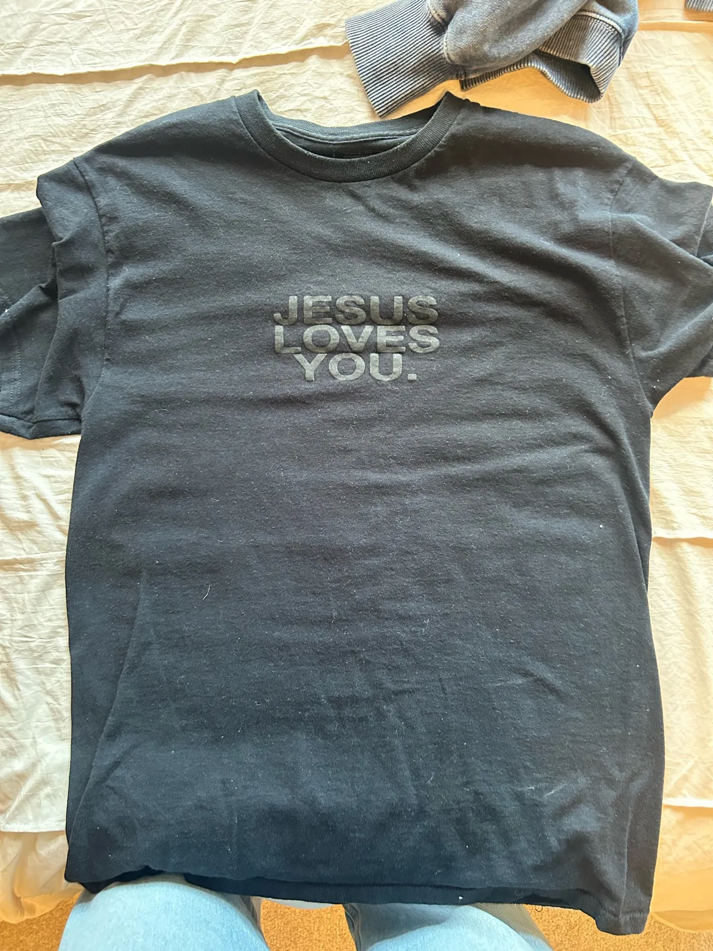 Gildan Jesus Loves You T-Shirt - Image 4