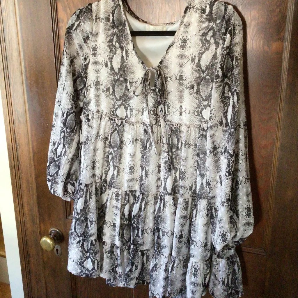 Altar’d State Snakeprint Tiered Swing Dress in Black Combo sz xs - Image 3