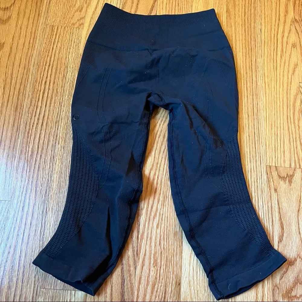 Lululemon flow and go seamless crop in black size 6 - Image 4