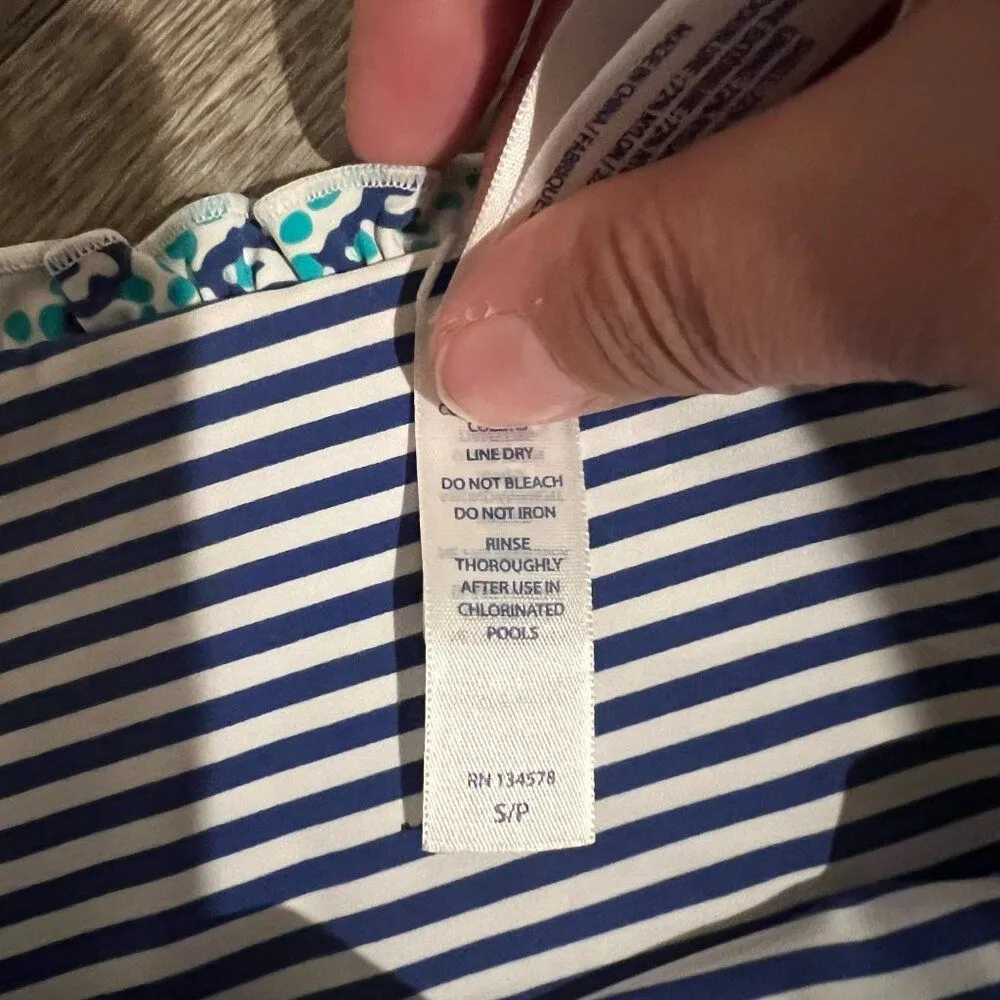 Vineyard Vines small swim bottoms - Image 6