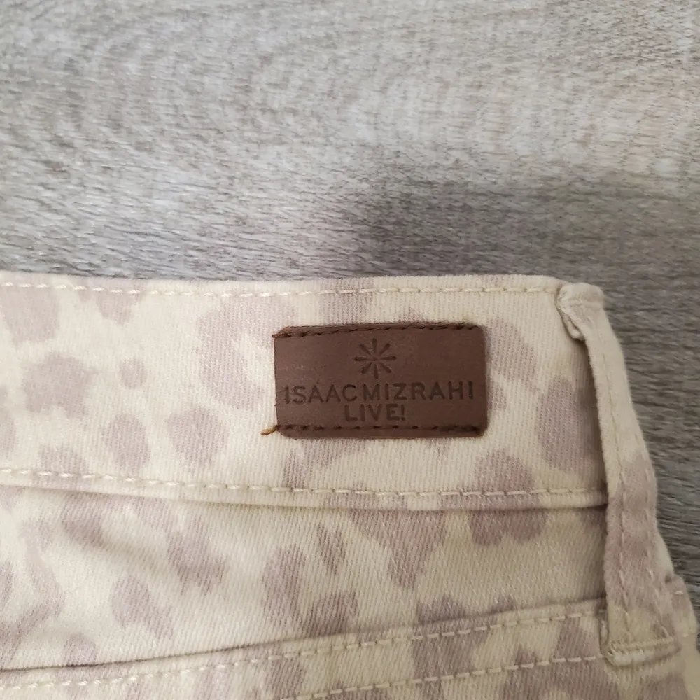 Isaac Mizrahi LIVE! Cream and Beige Leopard Jeans Size 4 - Image 5