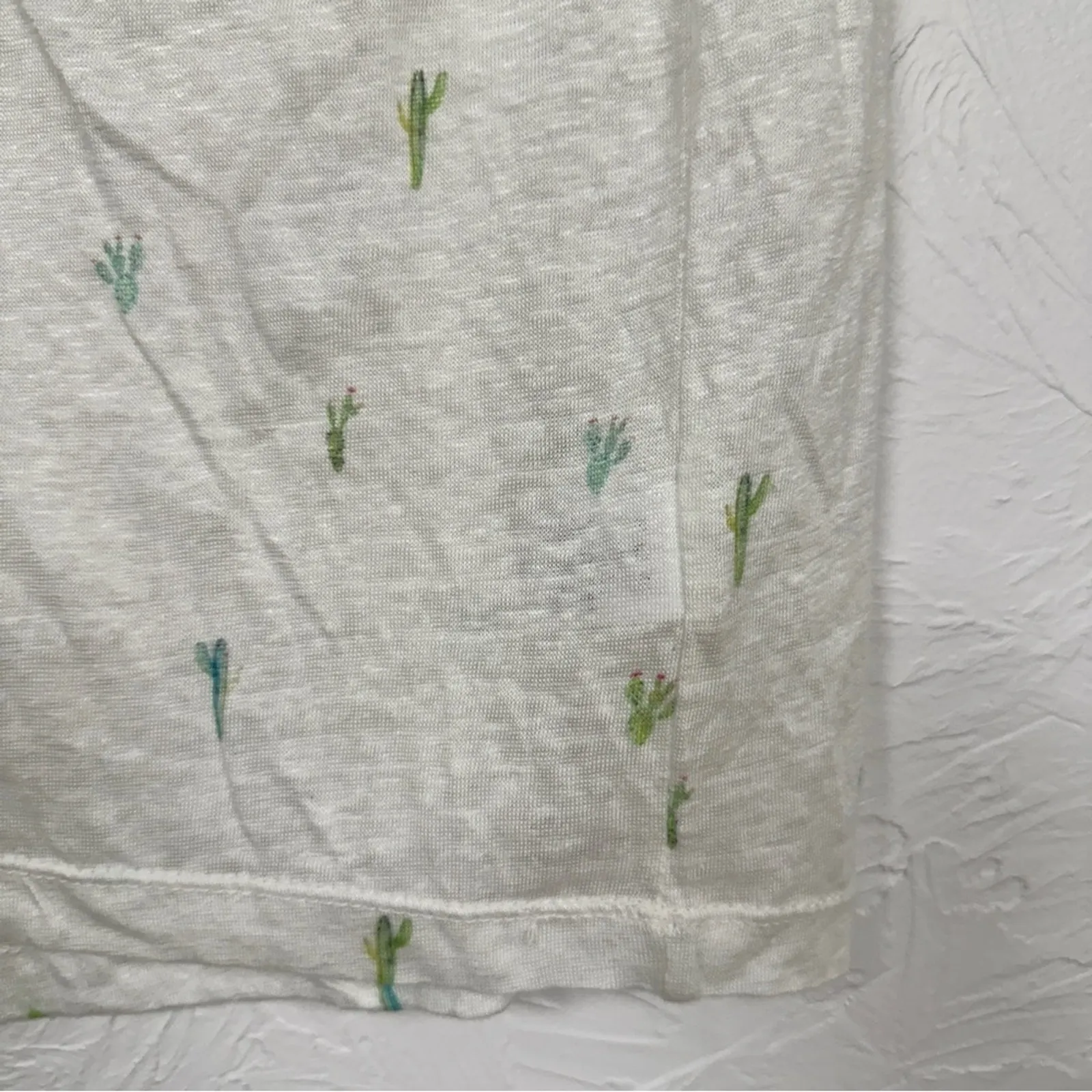 Rails White Linen Cactus Print Tee Shirt Womens M Short Sleeve Sheer V Neck - Image 2