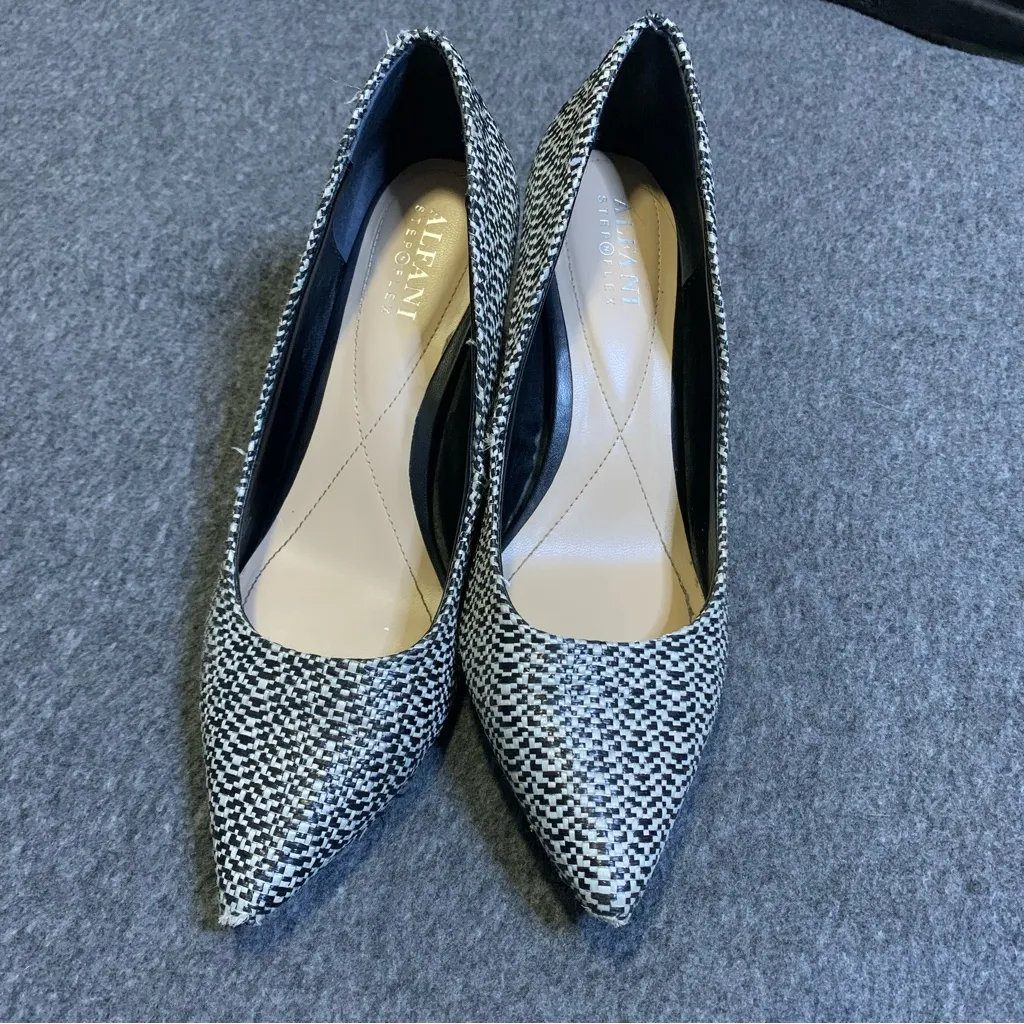 Alfani Jeules Pointed Toe Pimp Heels - Image 2