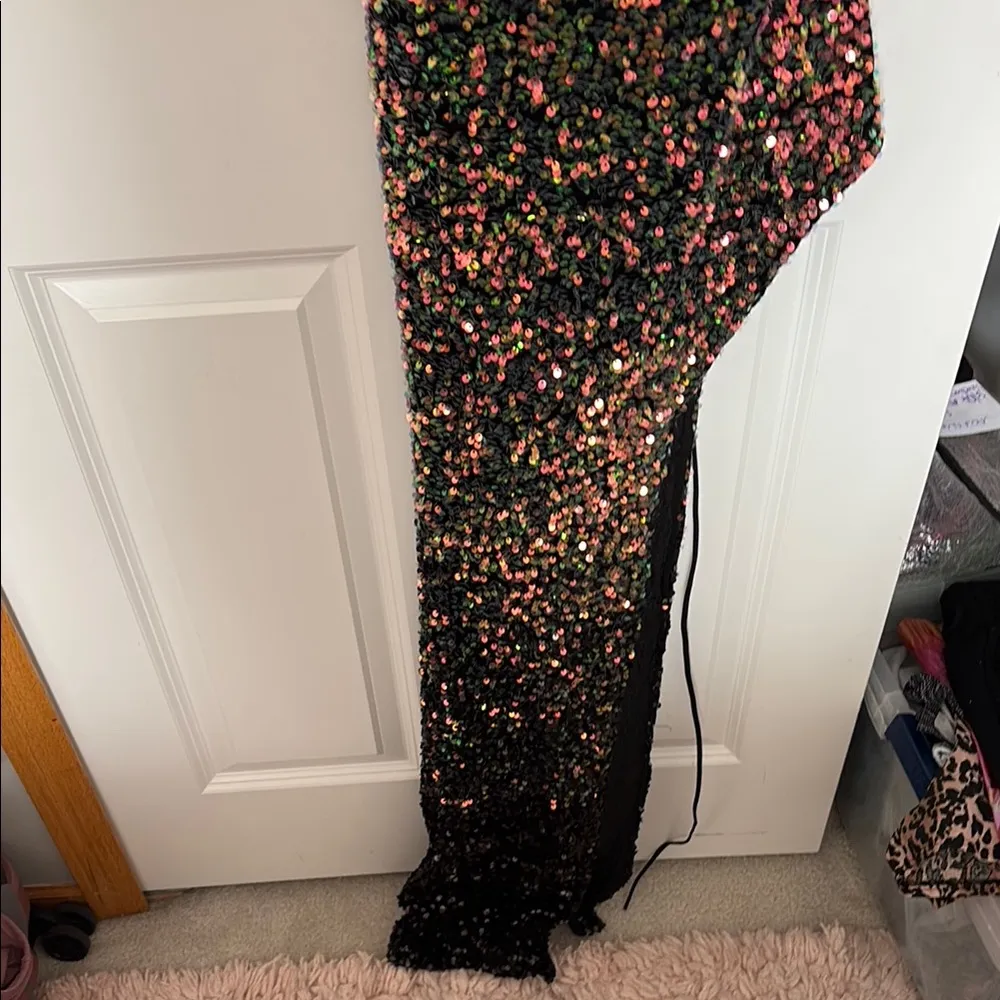 Black Sequin iridescent prom dress Size M - Image 3