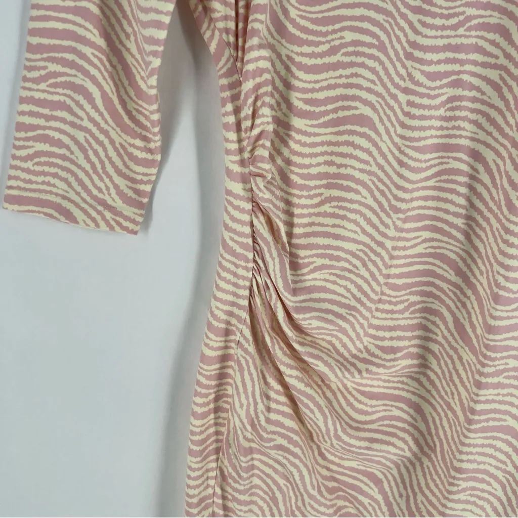 J. McLaughlin Pink Cream Printer Catalina Cloth 3/4 Sleeve Gathered Sheath Dress - Image 4