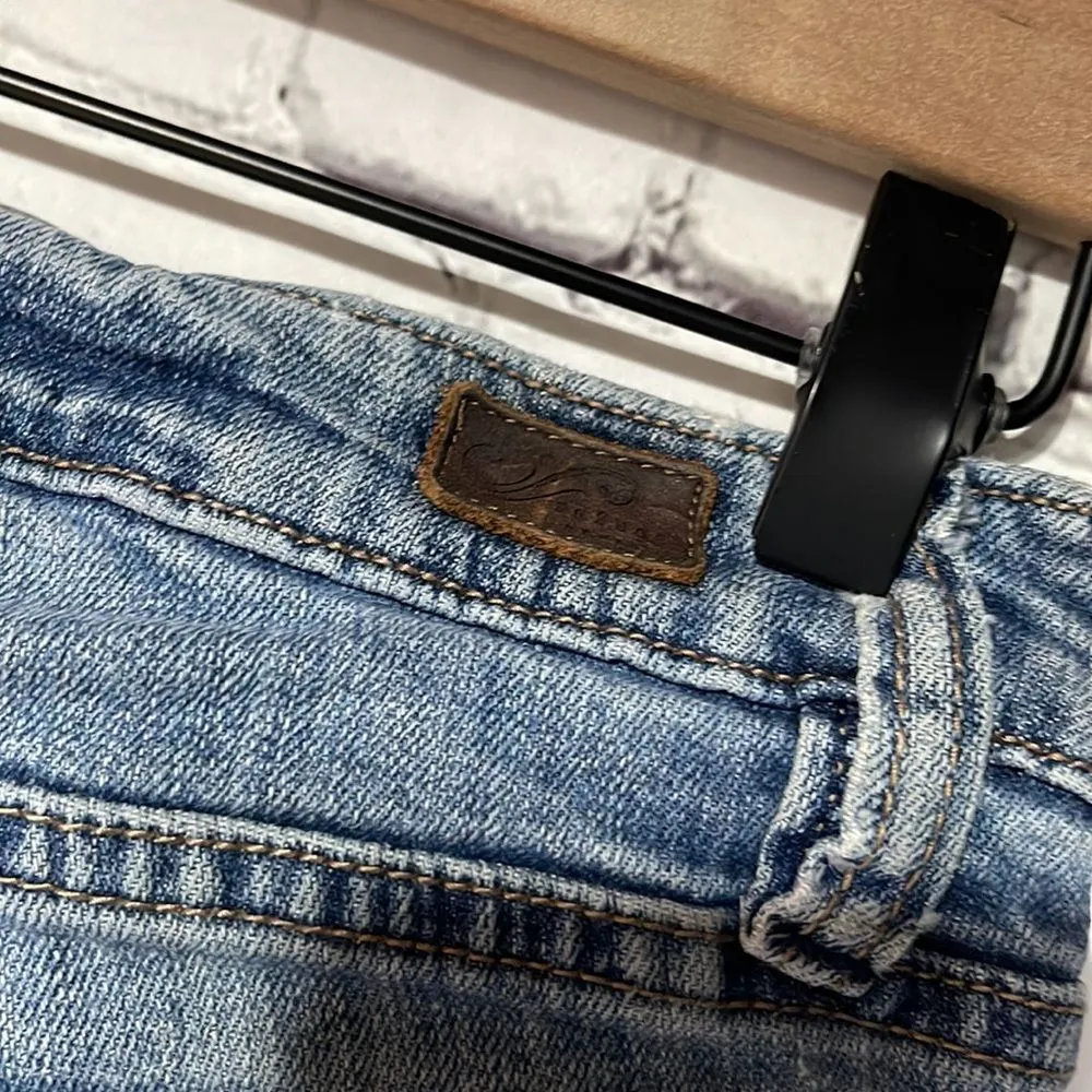 Refuge Distressed Denim 3L - Image 12