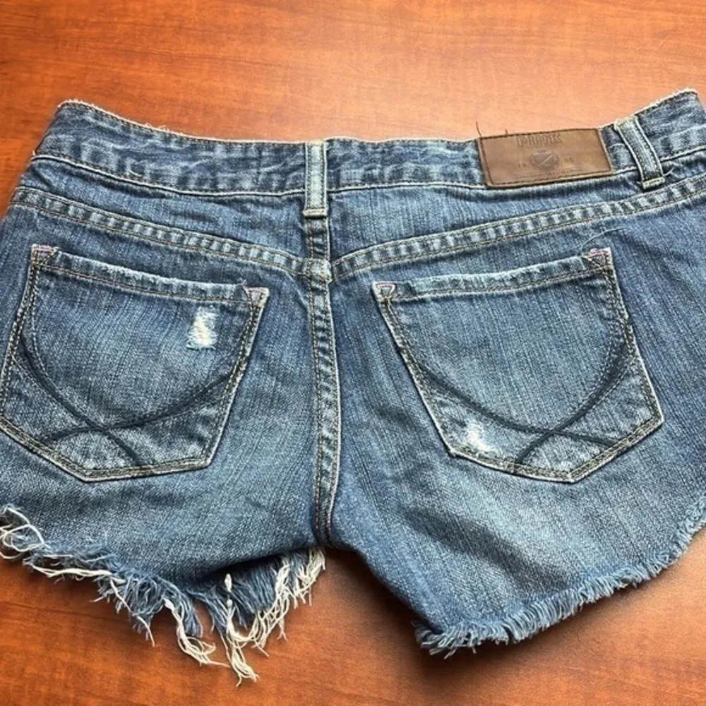 Pink ladies shorts size 2 - Image 9