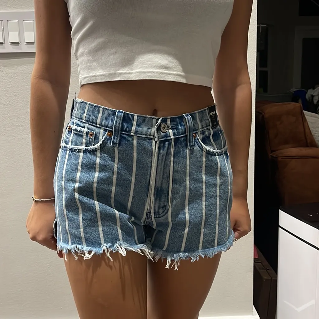 Abercrombie & Fitch Annie High Rise Striped Denim Shorts - Image 7