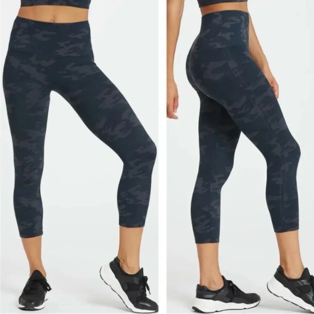 Spanx‎ Seamless Women’s Black Camo Cropped Length Leggings
Size M - Image 2
