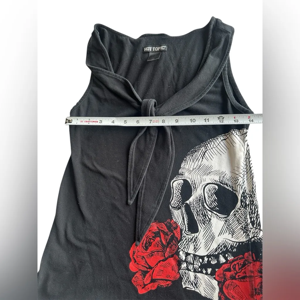 Hot topic women’s vintage y2k black and red skull tank size s/m - Image 3