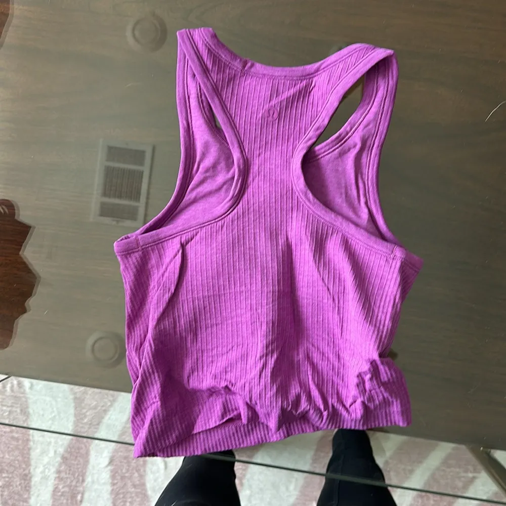 LULU PURPLE HIGH NECK EBB TO STREET TANK TOO CROPPED SIZE 4 - Image 3