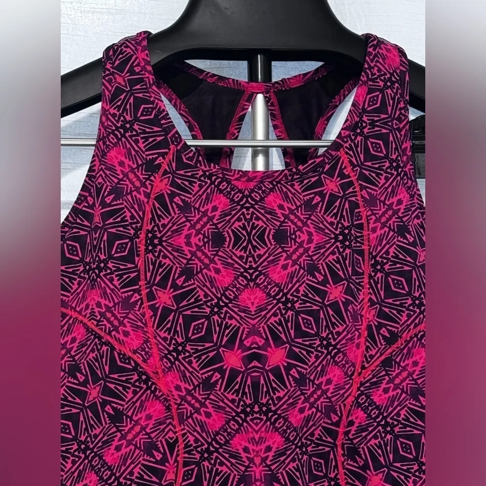 ATHLETA Tank size medium built in bra with padded straps - Image 11