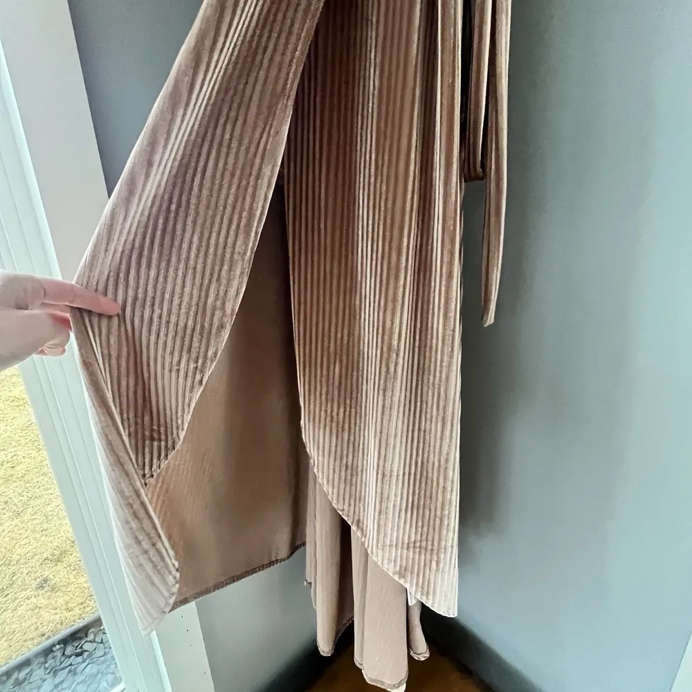 NWT Baltic Born Size XXXL Andi Ribbed Velvet Wrap Dress Champagne Dusty Pink - Image 4