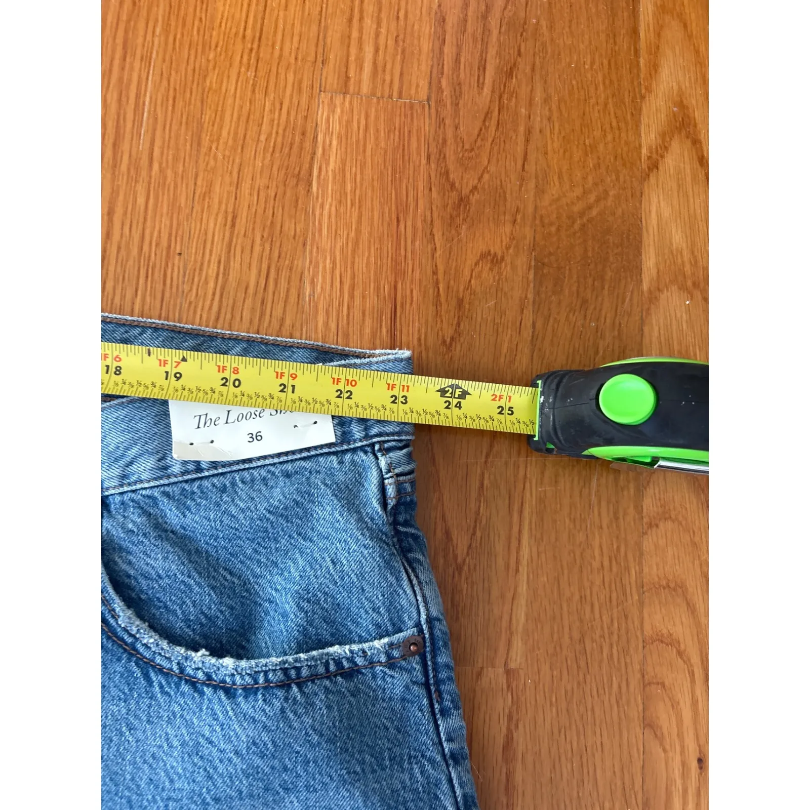 Abercrombie Fitch The Loose Short High Rise Denim Cutoff Frayed Hem Size 36 - Image 4