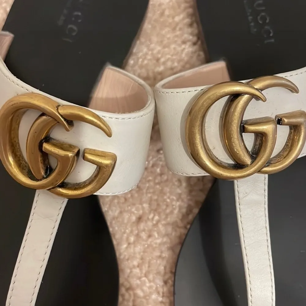 Womens Gucci Leather Thong Sandal with Double G - Image 5