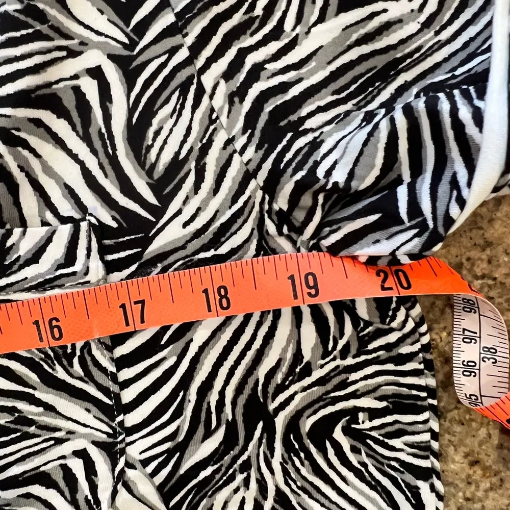 Studio Badgley Mischka Black Tiger Print Short Sleeve & short pajamas set NWT - Image 4