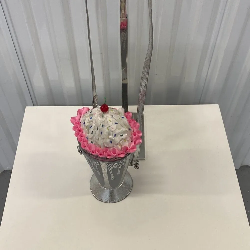 Betsy Johnson Kitsch shake it up Crossbody bag limited edition - Image 2