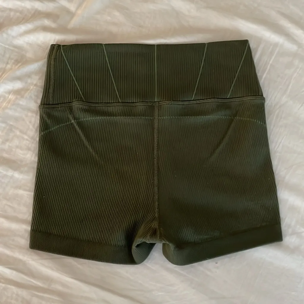 OFFLINE by Aerie Seamless Corset 2” Bike Shorts in Festive Olive Green Size M - Image 7