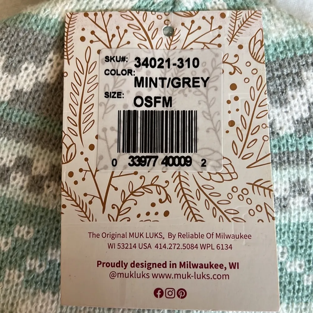 Mail Luks Beanie Hat & Touchscreen Gloves Set - Image 6