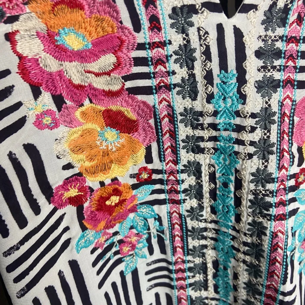 Savanna Jane Size Small Embroidered Blouse Top Black White Flare Sleeve Boho - Image 6