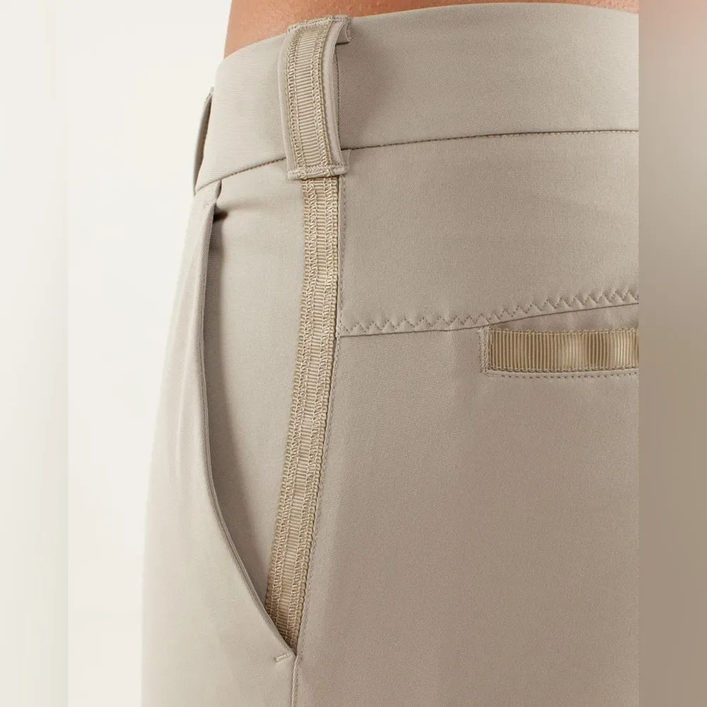 Lululemon Women’s Club golf Short size 4 in Mojave Tan W7796S Bermuda 9” inseam - Image 11