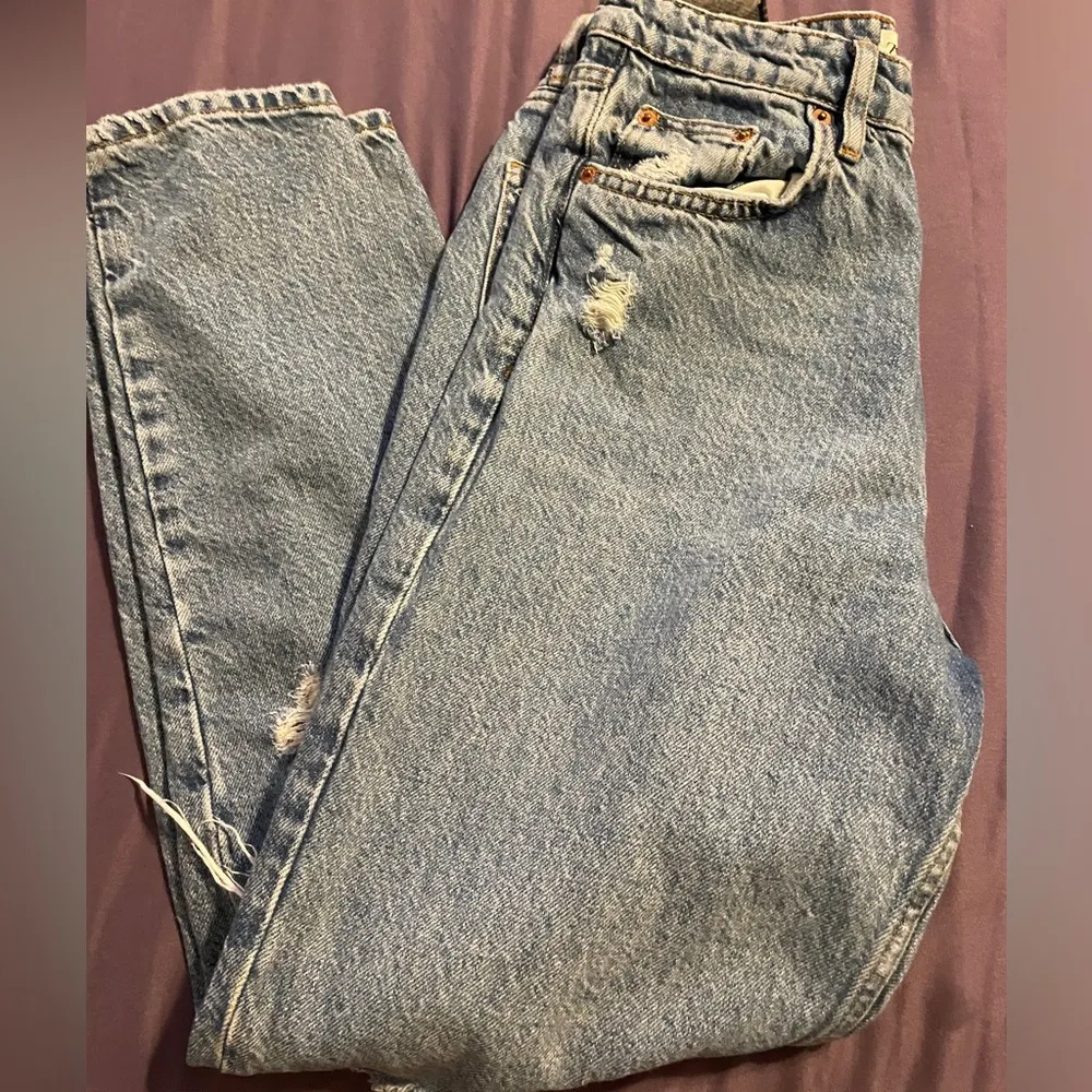 Zara Distressed Light Wash Mom Jeans Size 6 - Image 5