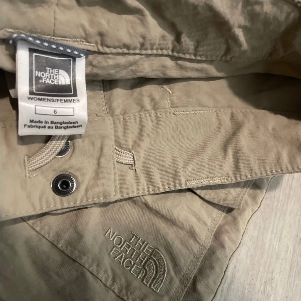 The North Face Women's Khaki Cargo Shorts - Image 2