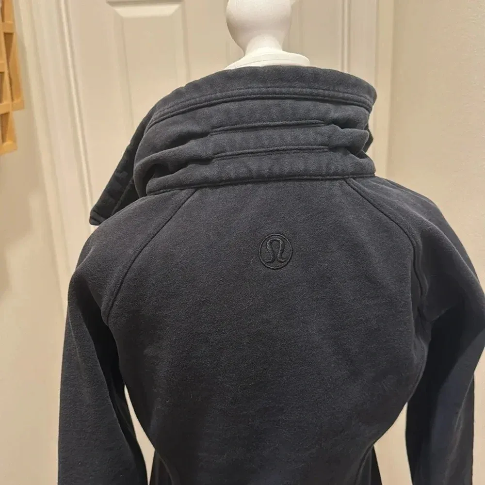 Lululemon black radiant jacket II womens 6 thumbholes full zip - Image 12