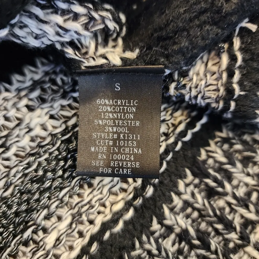 Kaii Metallic Knit Long Sleeve Crew Neck fuzzy Sweater oversized size small Black - Image 12